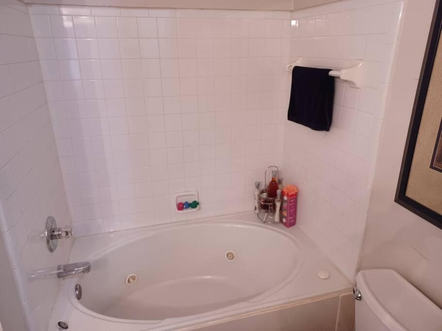 Urban Adventure Townhome - Near Downtown Атланта Екстер'єр фото